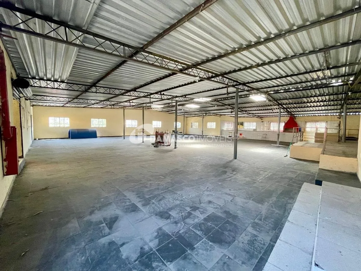 Prédio comercial no Jardim Santo André
