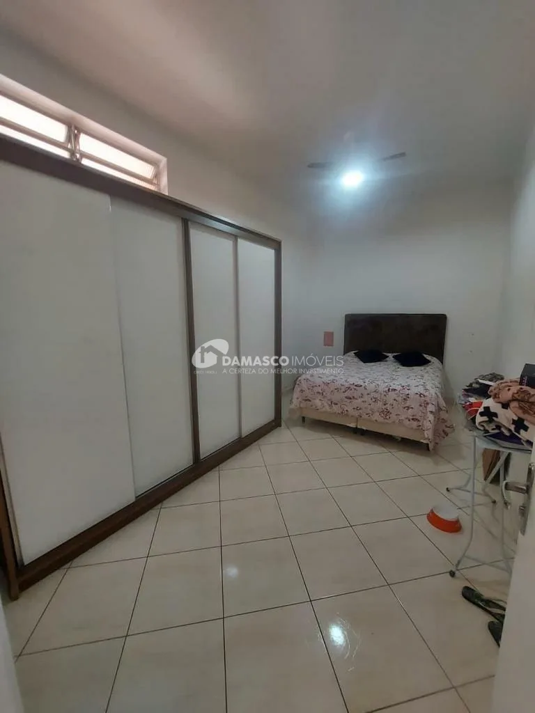 Sobrado à venda 3 Quartos, 1 Suite, 4 Vagas, 383M², Cerâmica, São Caetano do Sul - SP