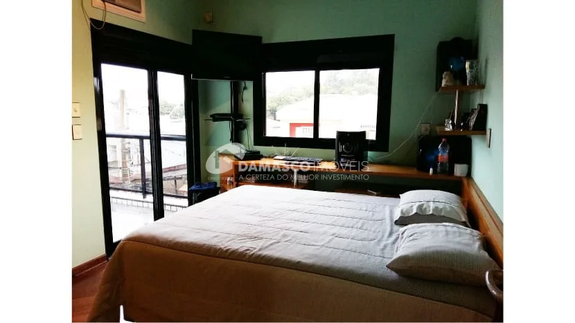Sobrado à venda 3 Quartos, 3 Suites, 6 Vagas, 600M², Cerâmica, São Caetano do Sul - SP