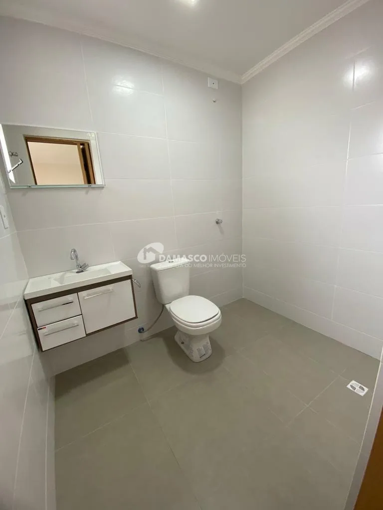 Sobrado à venda e locação, com 400 m² de área total, 3 Quartos, 1 Suíte, 6 Vagas, Parque Bandeirante, Santo André - SP