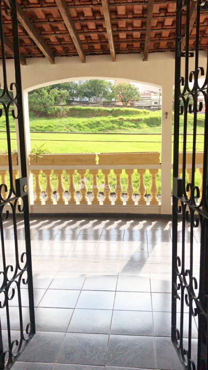 Casa à venda 2 Quartos, 1 Suite, 4 Vagas, 200M², Campestre, Santo André - SP
