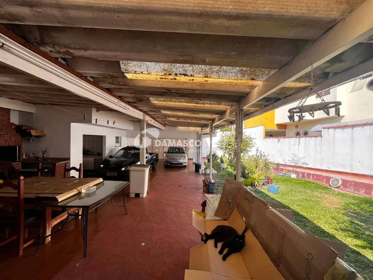 Casa térrea a venda com amplo quintal