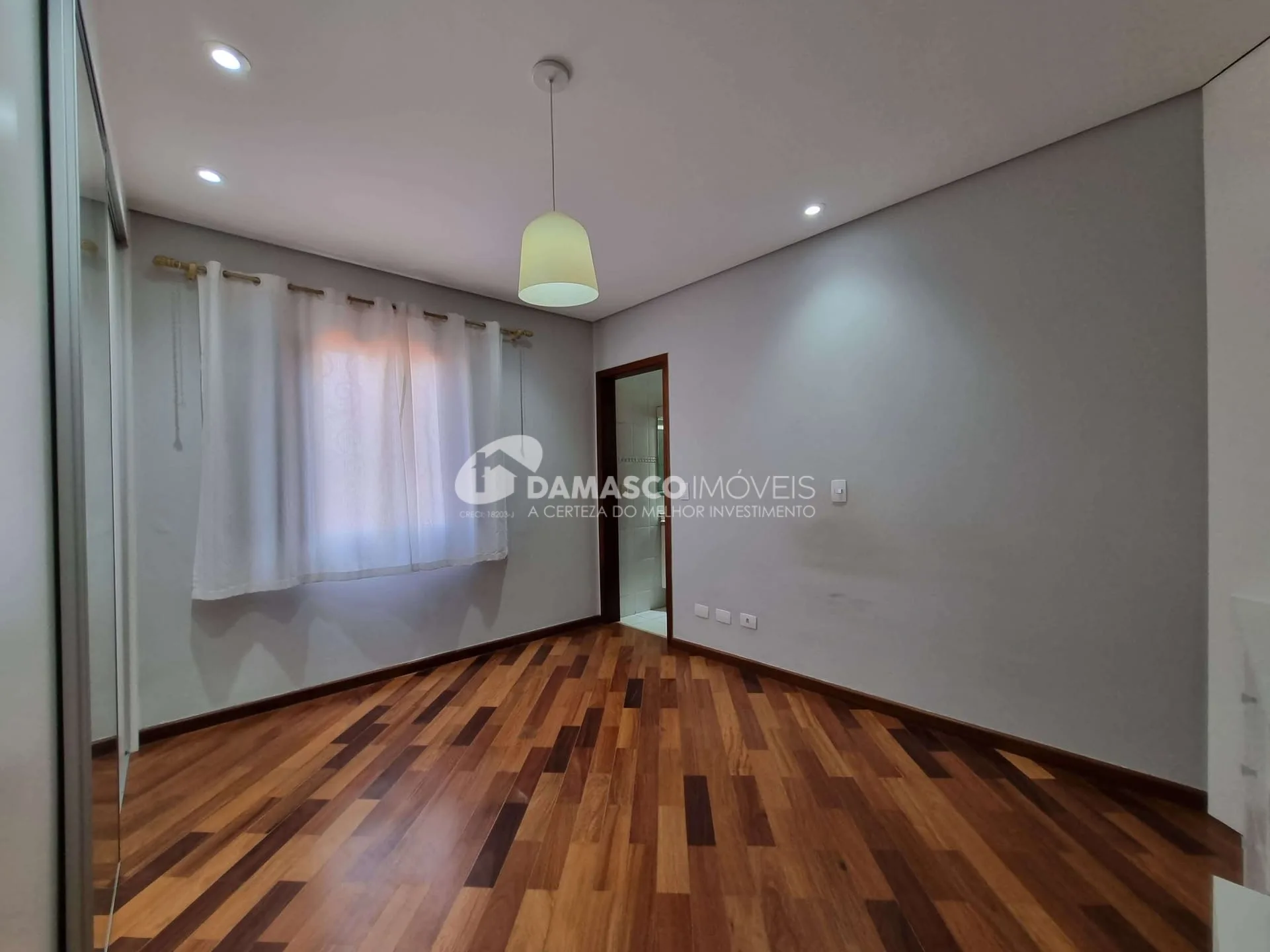 Sobrado à venda 3 Quartos, 3 Suites, 4 Vagas, 221M², Olímpico, São Caetano do Sul - SP