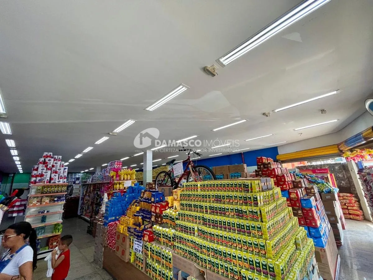 Prédio comercial no Jardim Santo André