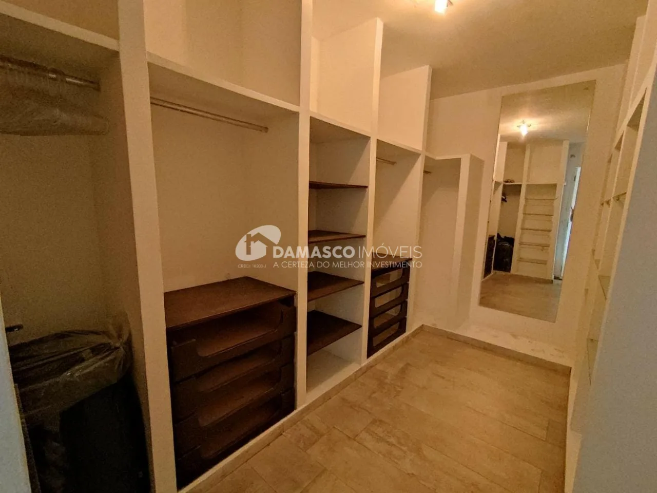 Sobrado à venda 5 Quartos, 4 Suites, 5 Vagas, 252M², Sítio da Figueira, São Paulo - SP