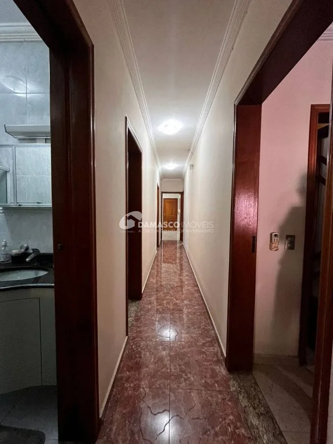 Casa térrea com 4 dorm, 2 suítes, 5 vagas no bairro Olímpico