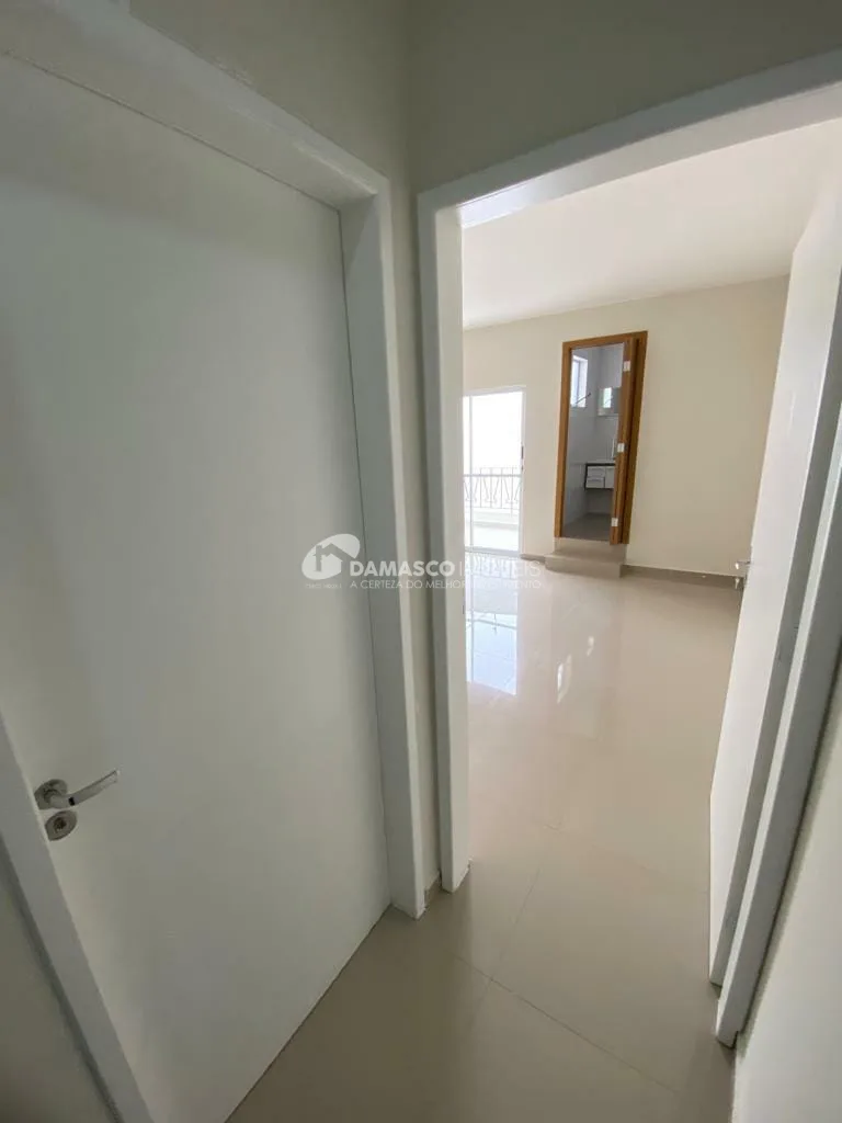 Sobrado à venda e locação, com 400 m² de área total, 3 Quartos, 1 Suíte, 6 Vagas, Parque Bandeirante, Santo André - SP