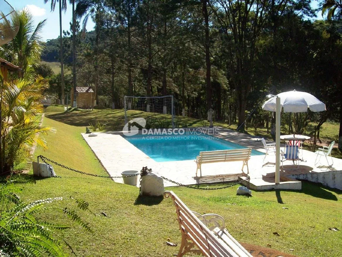 Chácara à venda 6 Quartos, 1 Suite, Bairro Pedras de Ouro, Itatiba - SP