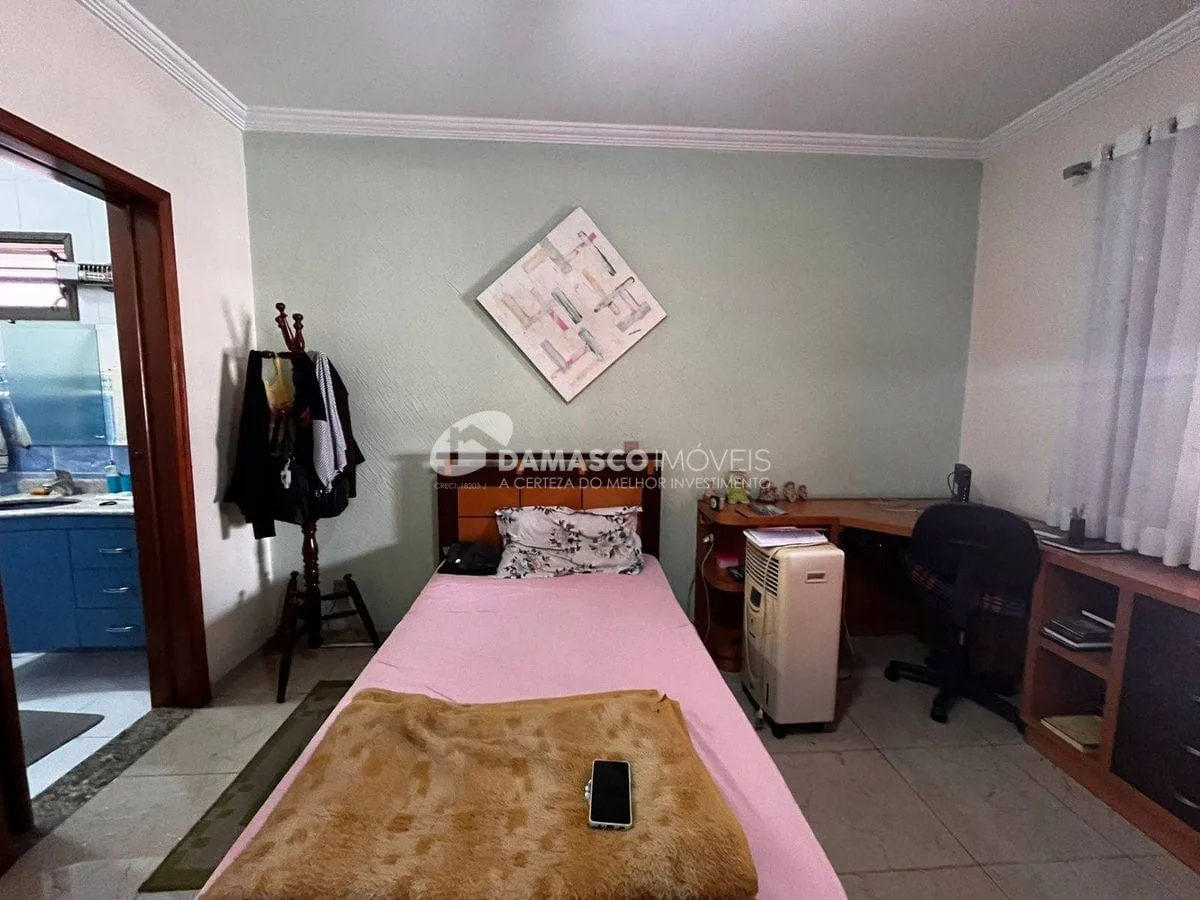 Casa térrea com 4 dorm, 2 suítes, 5 vagas no bairro Olímpico