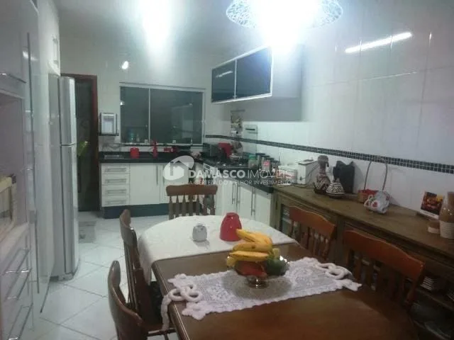 Sobrado à venda 3 Quartos, 1 Suite, 2 Vagas, 140M², Jardim Jamaica, Santo André - SP