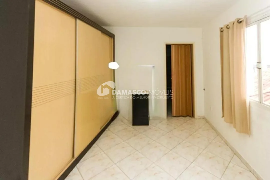 Casa à venda 3 Quartos, 2 Vagas, Jardim Ana Rosa, São Paulo - SP