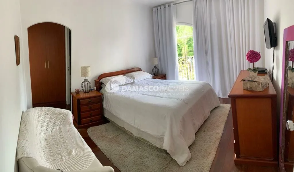 Sobrado à venda 3 Quartos, 1 Suite, 4 Vagas, 220M², Santa Maria, São Caetano do Sul - SP