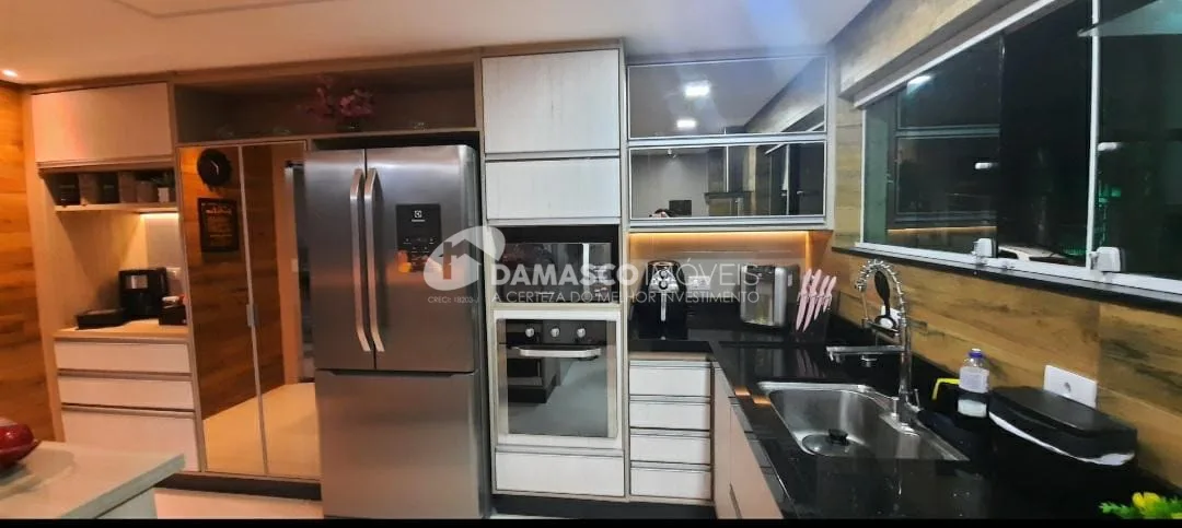 Sobrado à venda 3 Quartos, 3 Suites, 3 Vagas, Nova Gerty, São Caetano do Sul - SP