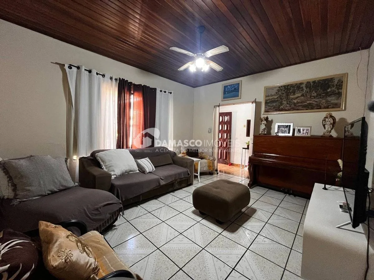 Casa térrea a venda com amplo quintal
