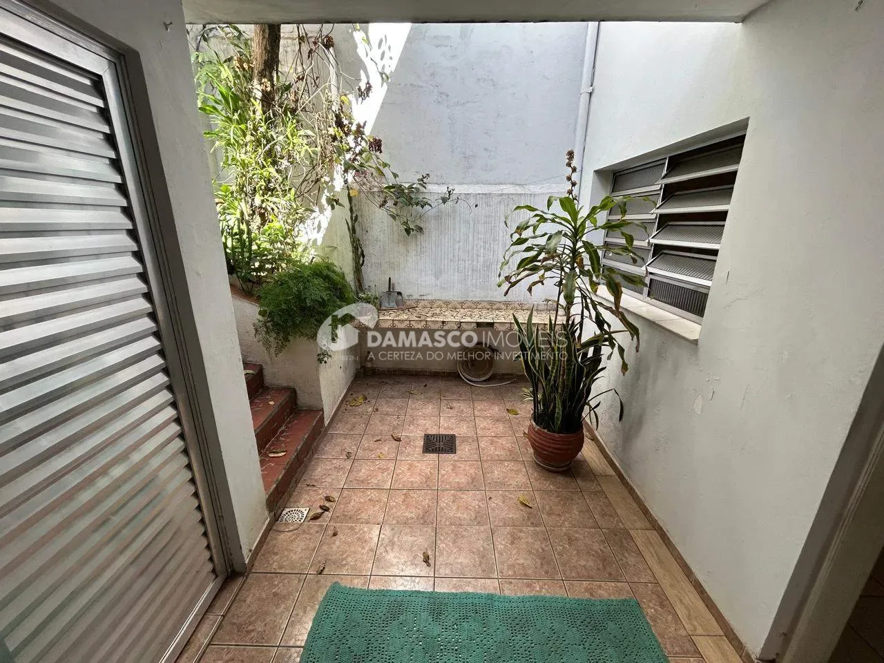 Sobrado à  venda com 178m² de área útil, 2 quartos, 3 vagas, próximo do Complexo Poliesportivo Lauro Gomes, no Bairro Olímpico, em São Caetano do Sul, SP
