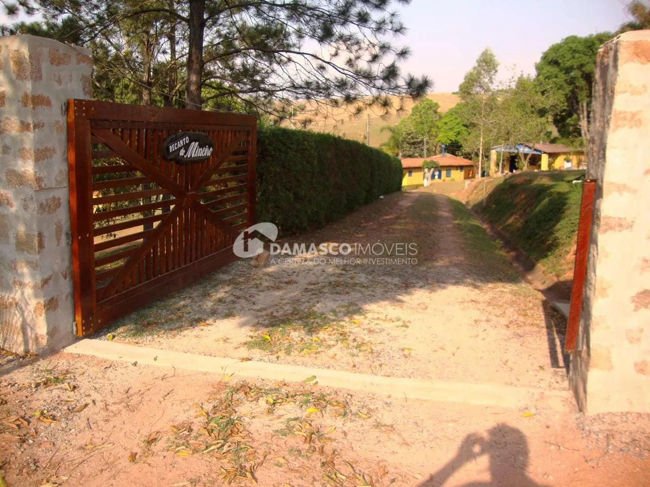 Chácara à venda 6 Quartos, 1 Suite, Bairro Pedras de Ouro, Itatiba - SP