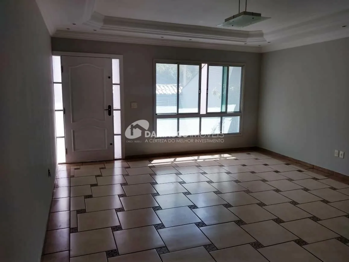 Sobrado à venda 3 Quartos, 3 Suites, 6 Vagas, 325M², Cerâmica, São Caetano do Sul - SP