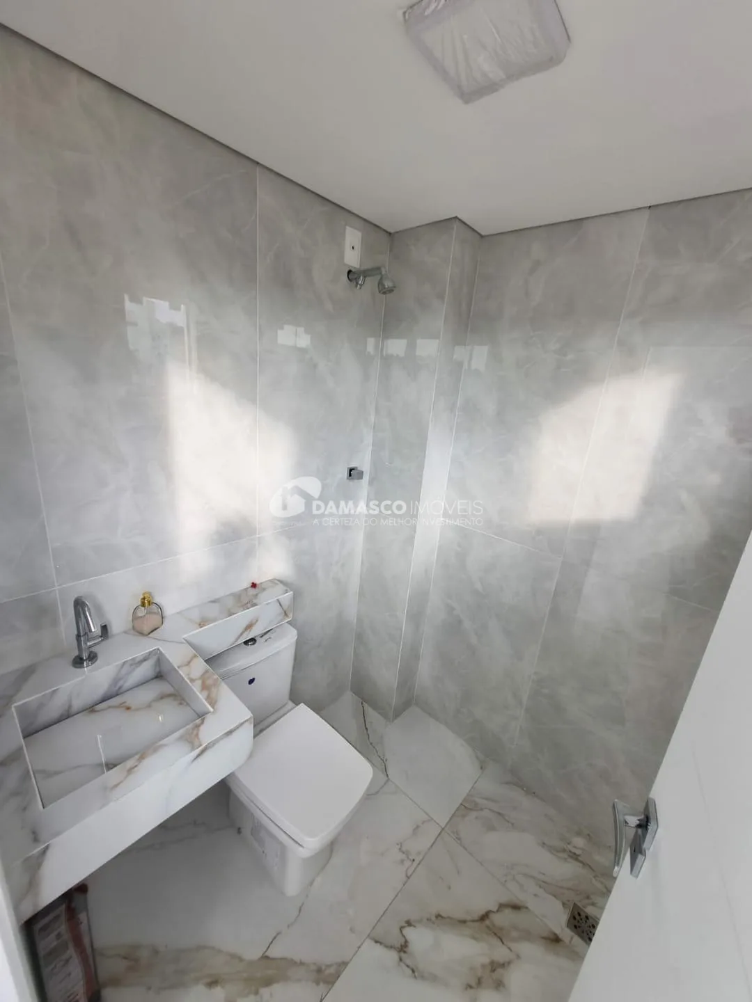 Sobrado à venda 3 Quartos, 3 Suites, 4 Vagas, Campestre, Santo André - SP