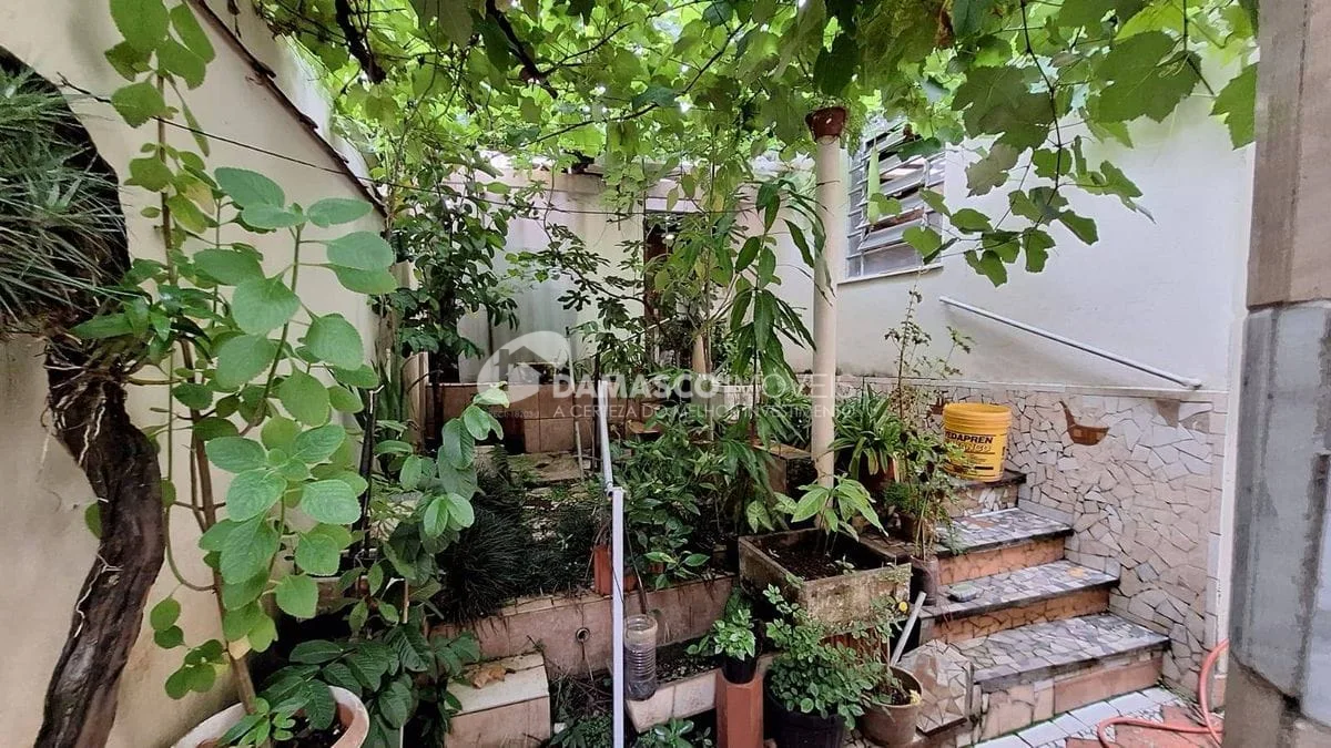 IMÓVEL TÉRREO NO BAIRRO SANTA PAULA COM DUAS CASAS E SALÃO COML