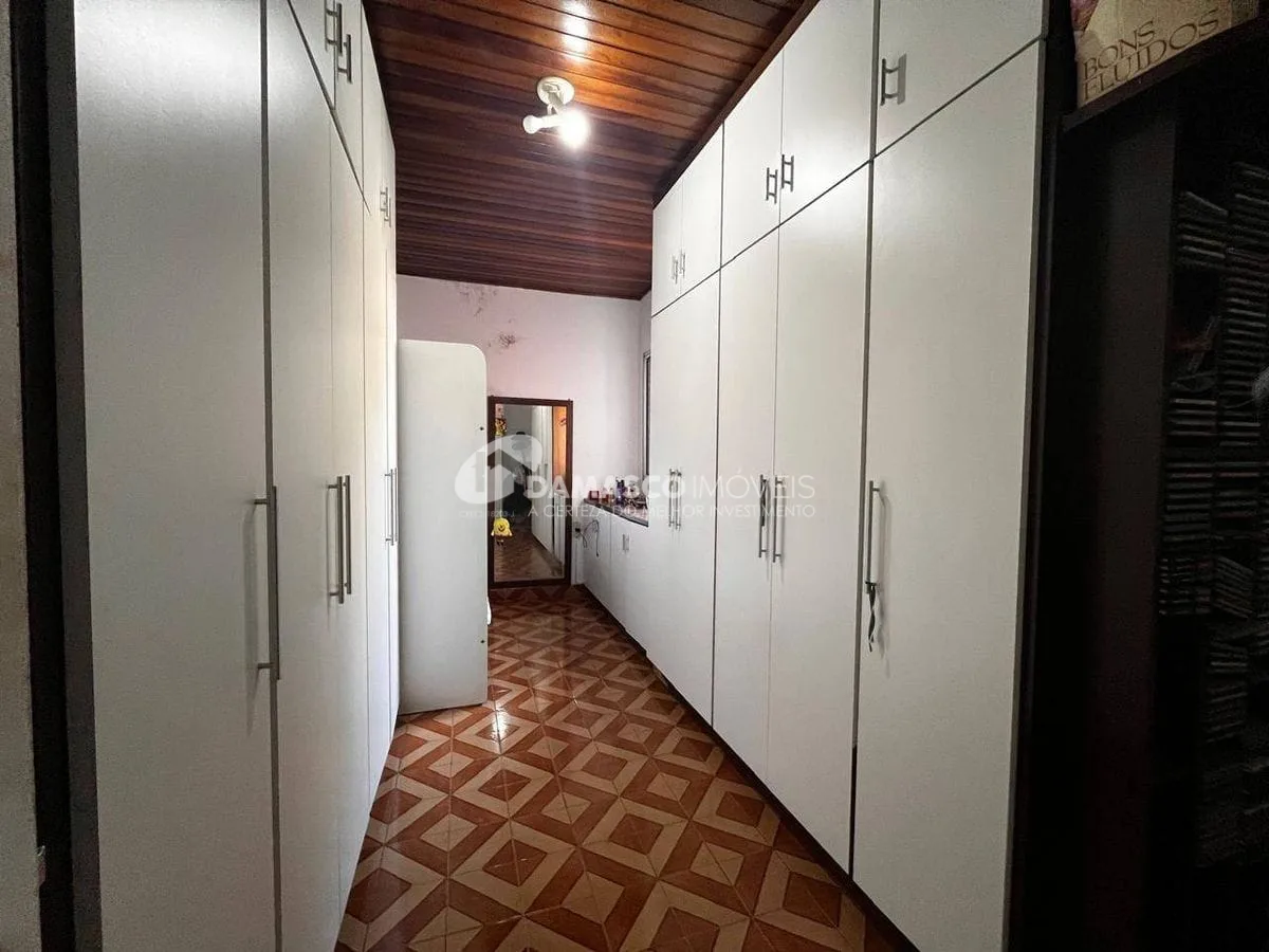 Casa térrea a venda com amplo quintal