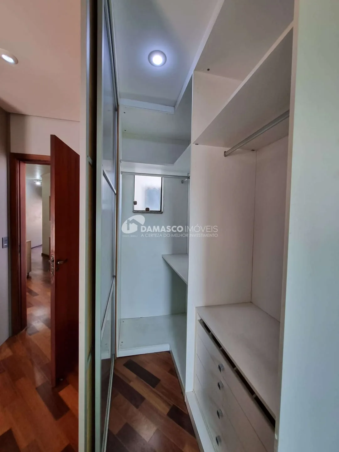 Sobrado à venda 3 Quartos, 3 Suites, 4 Vagas, 221M², Olímpico, São Caetano do Sul - SP