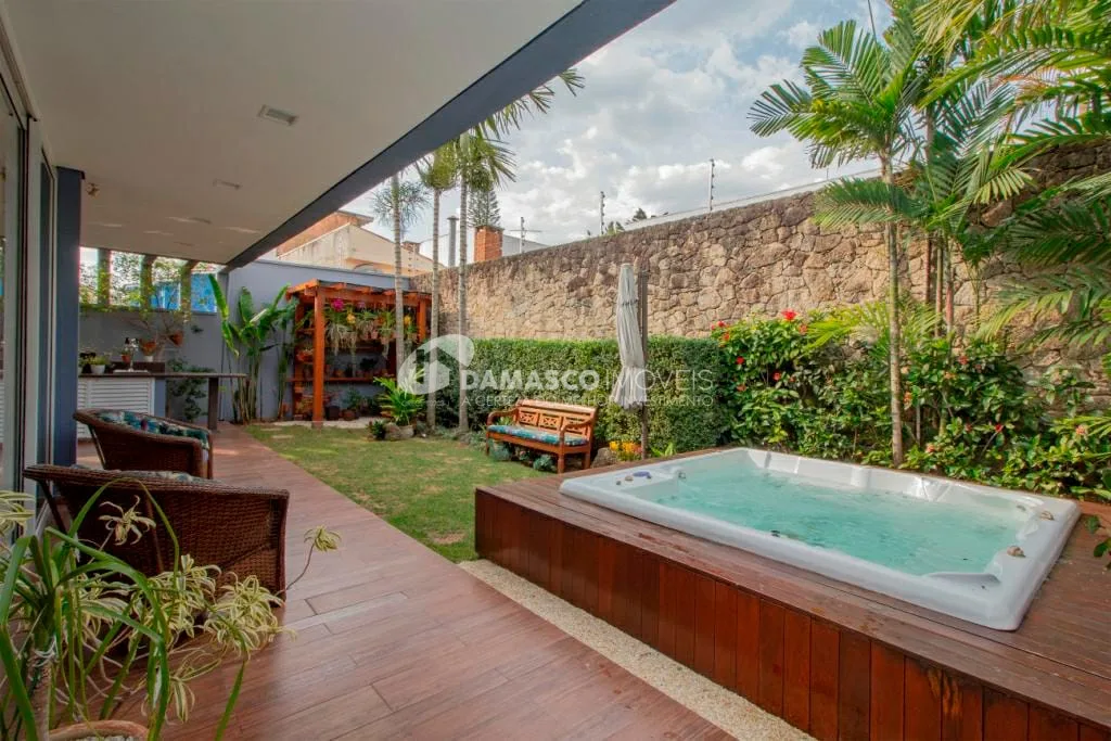 Sobrado à venda 4 Quartos, 4 Suites, 6 Vagas, 550M², Jardim São Caetano, São Caetano do Sul - SP