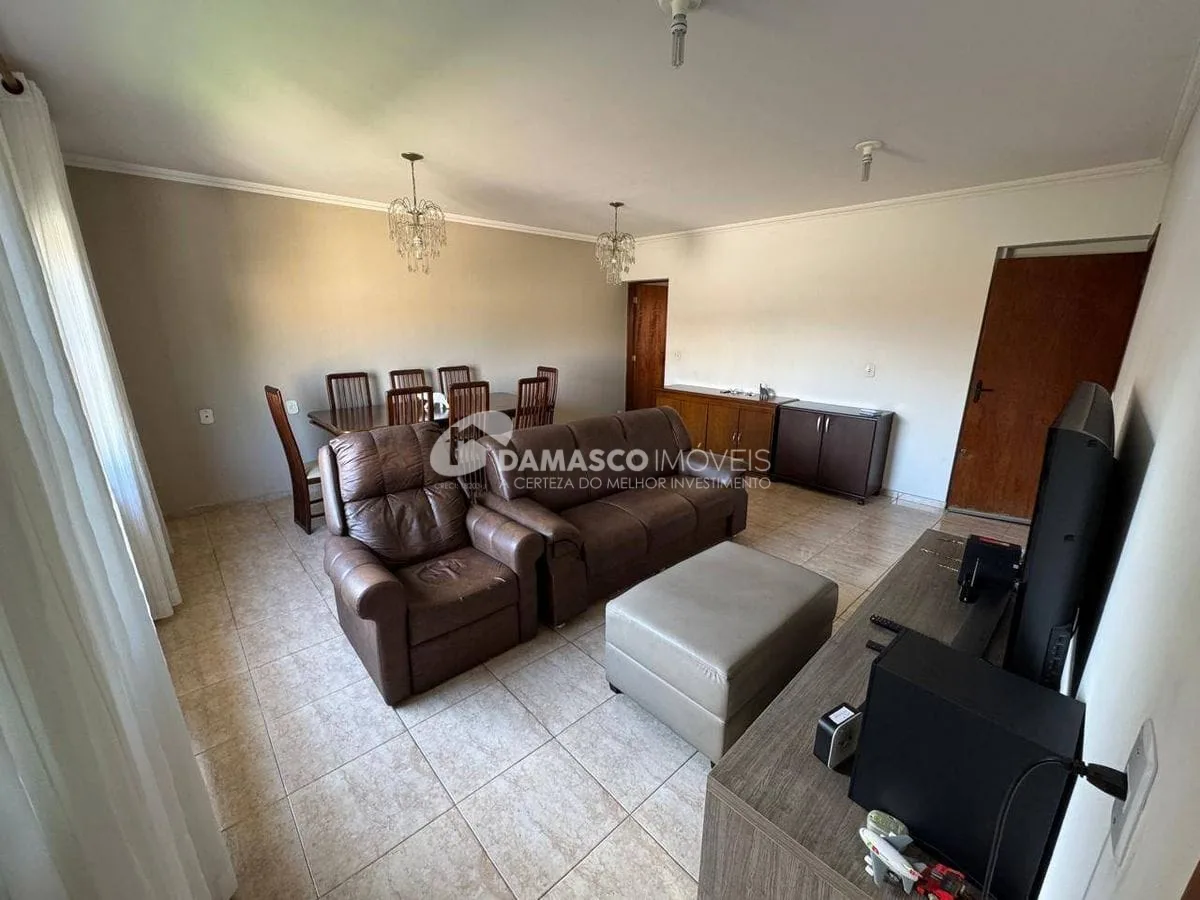 Casa Assobradada no bairro Olímpico