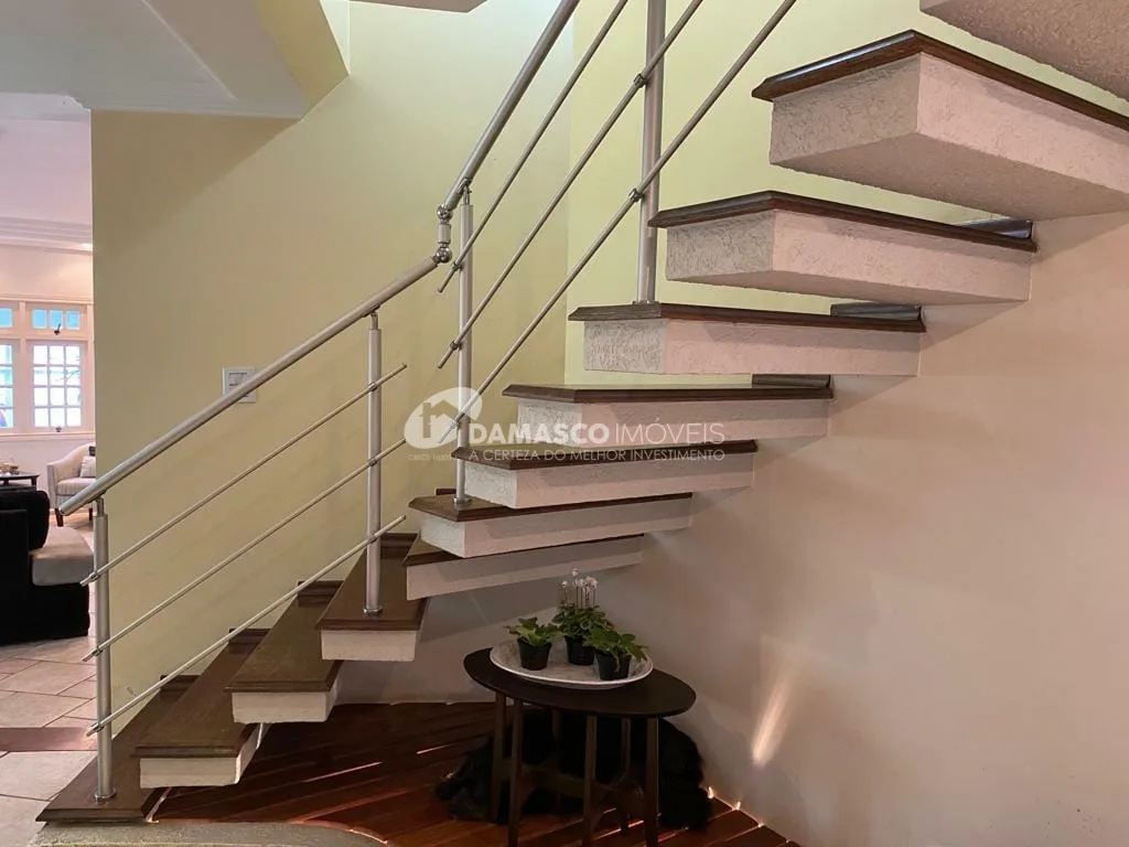 Sobrado à venda 3 Quartos, 1 Suite, 2 Vagas, 180M², Sítio da Figueira, São Paulo - SP