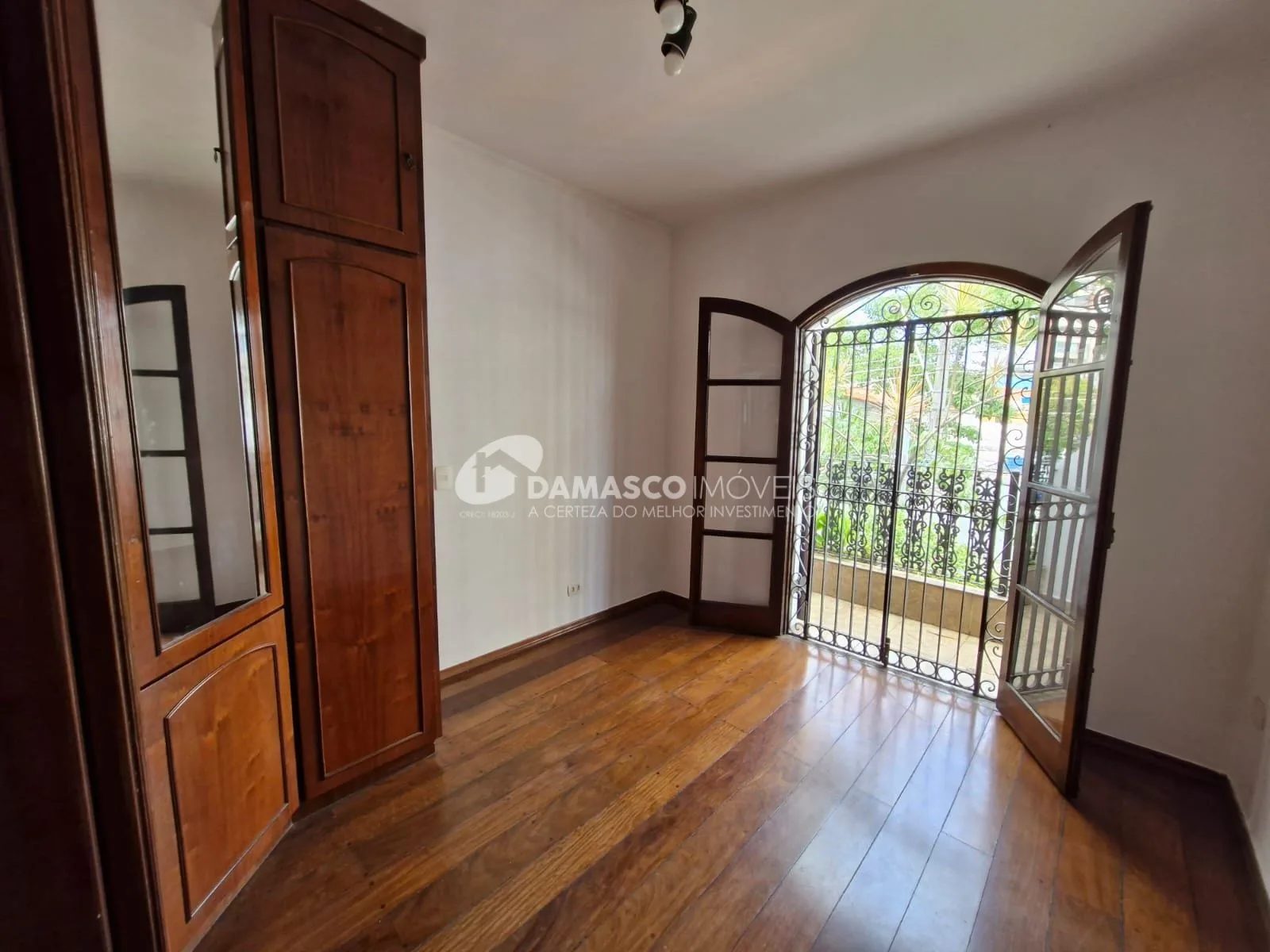 Sobrado à Venda no Barcelona, São Caetano do Sul | 3 Dormitórios | 1 Suíte | 3 Vagas