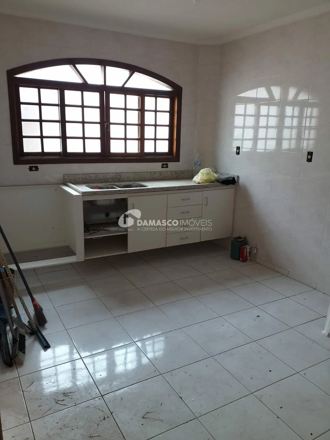 Sobrado à venda 3 Quartos, 1 Suite, 4 Vagas, 250M², Olímpico, São Caetano do Sul - SP