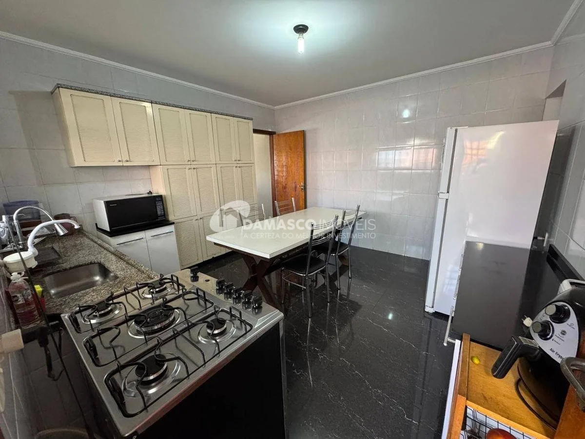 Casa Assobradada no bairro Olímpico