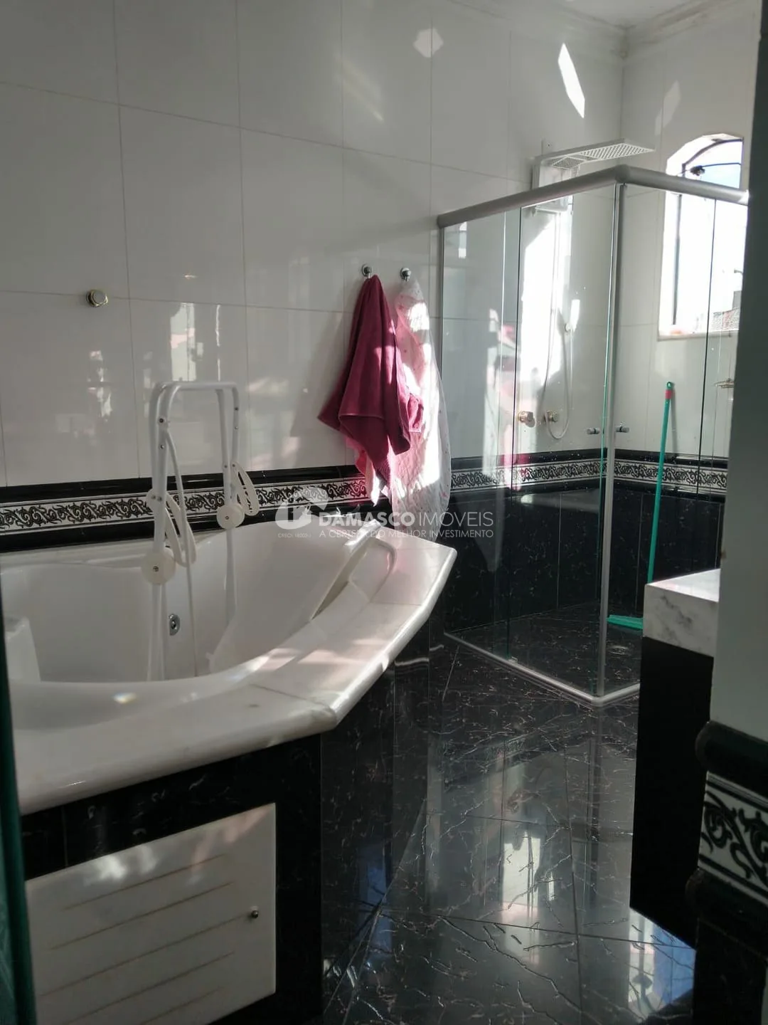 Sobrado à venda 2 Quartos, 1 Suite, 6 Vagas, 345M², Nova Gerty, São Caetano do Sul - SP