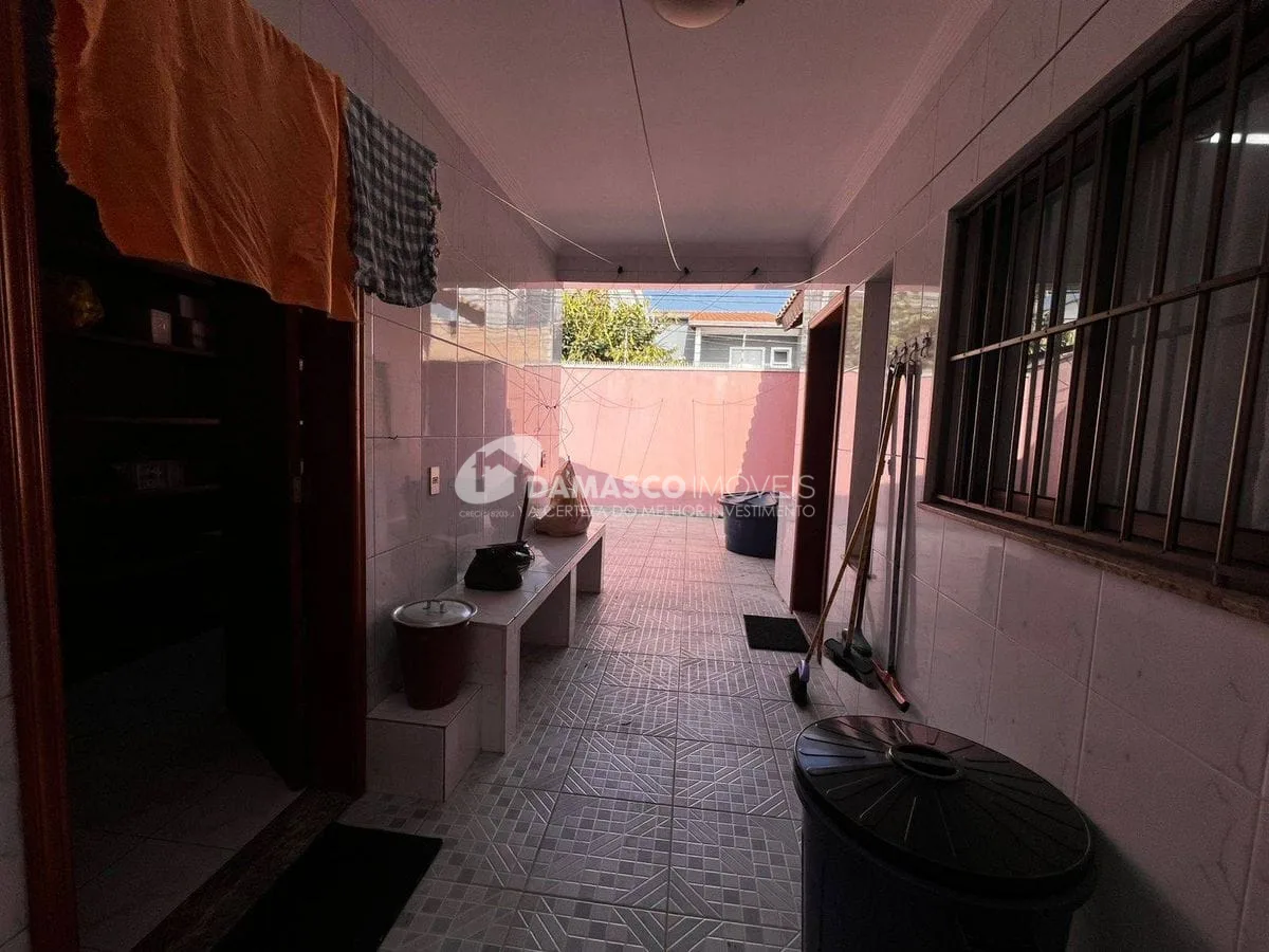 Casa térrea com 4 dorm, 2 suítes, 5 vagas no bairro Olímpico