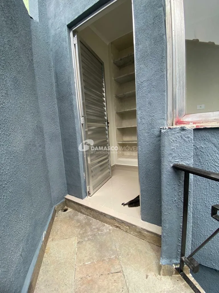 Sobrado à venda e locação, com 400 m² de área total, 3 Quartos, 1 Suíte, 6 Vagas, Parque Bandeirante, Santo André - SP