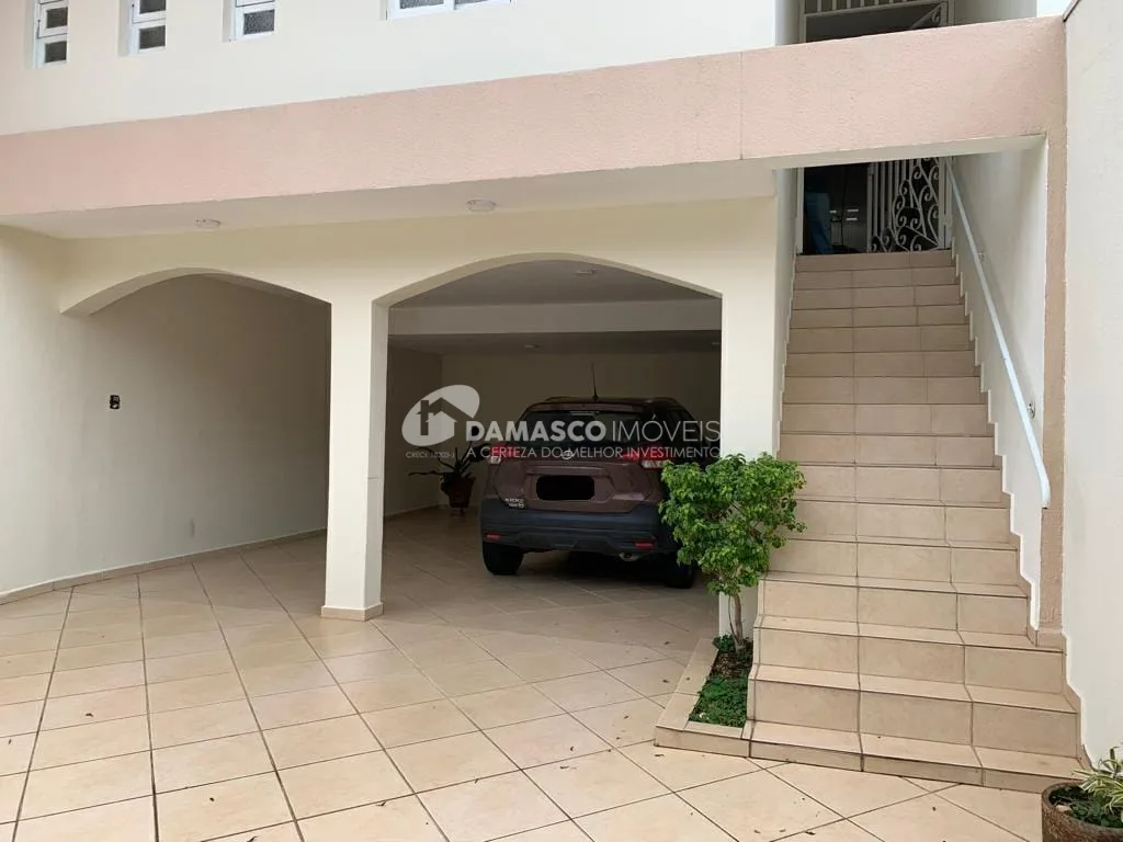 Sobrado à venda 3 Quartos, 1 Suite, 4 Vagas, 220M², Santa Maria, São Caetano do Sul - SP