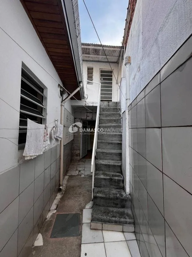 Casa térrea a venda com amplo quintal