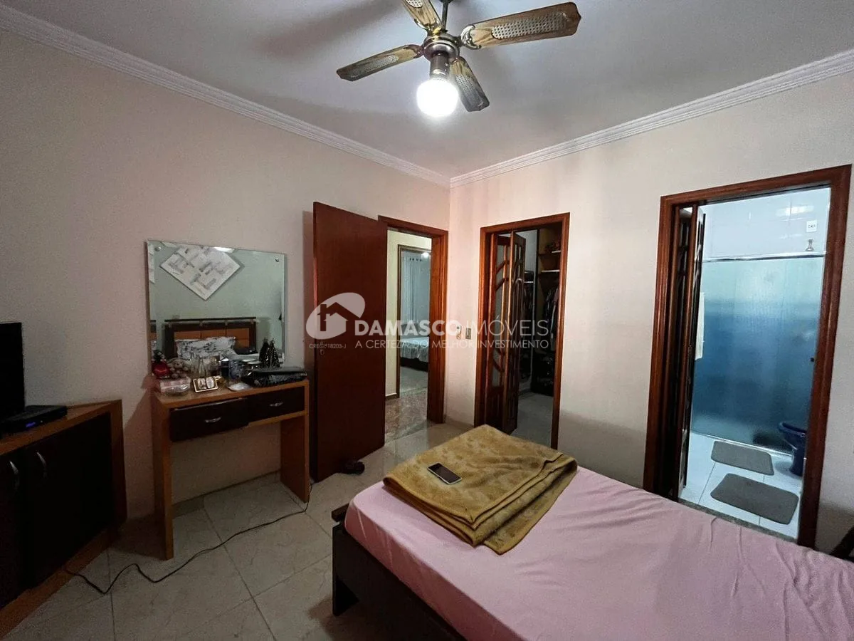 Casa térrea com 4 dorm, 2 suítes, 5 vagas no bairro Olímpico