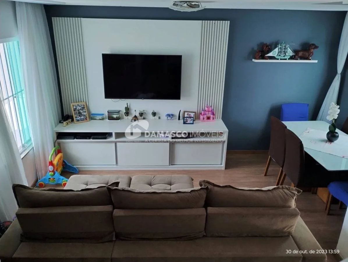 Casa em condomínio com 2 suítes  e 2 vagas