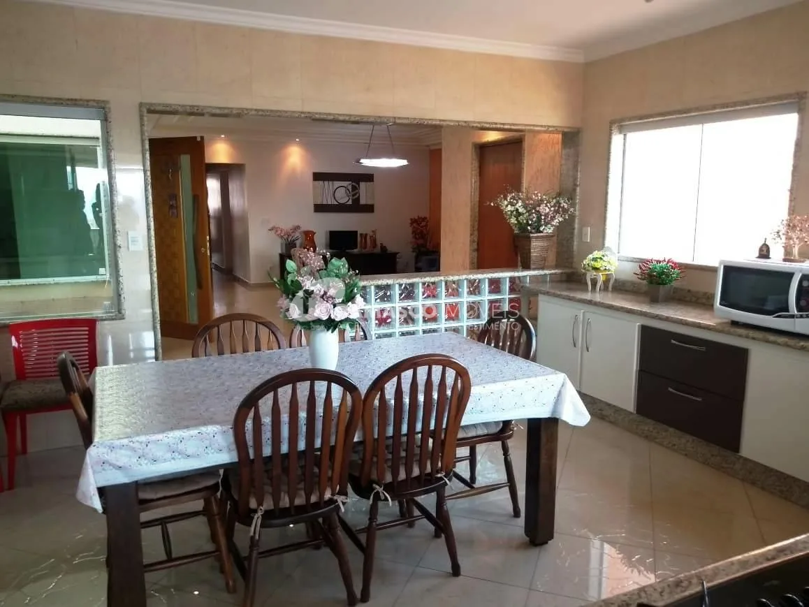 Sobrado à venda 3 Quartos, 1 Suite, 16 Vagas, 572M², Nova Gerty, São Caetano do Sul - SP