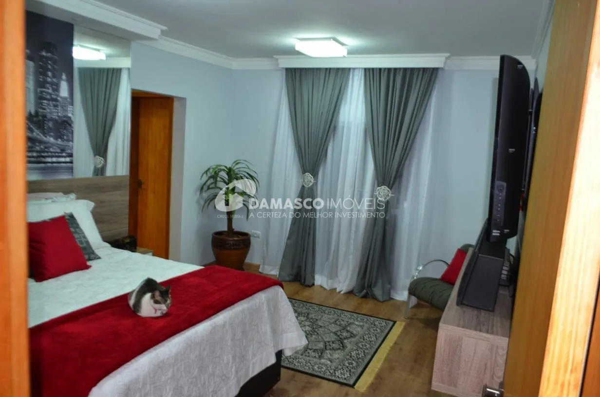 Sobrado à venda 4 Quartos, 1 Suite, 3 Vagas, 240M², Cerâmica, São Caetano do Sul - SP