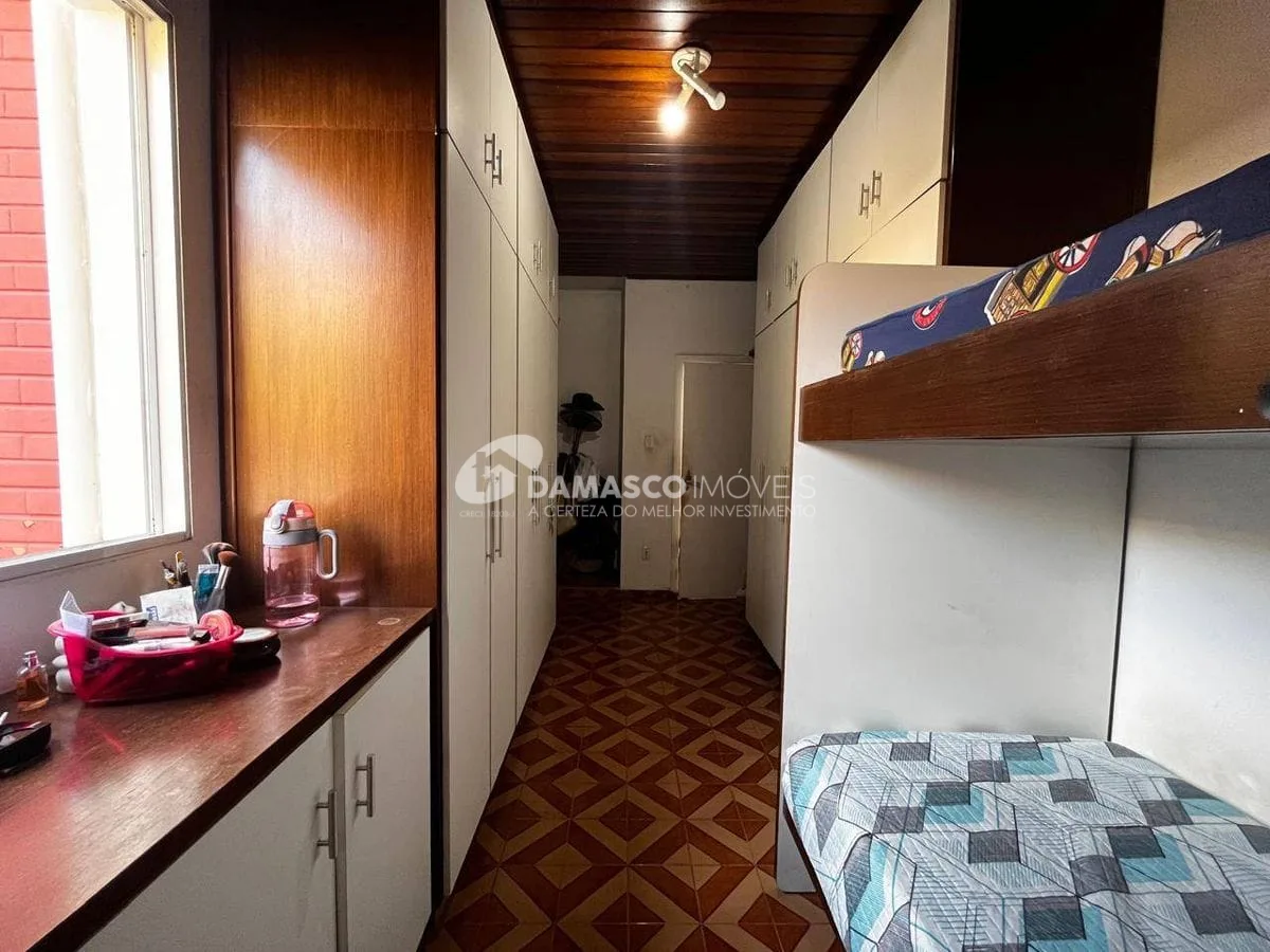Casa térrea a venda com amplo quintal