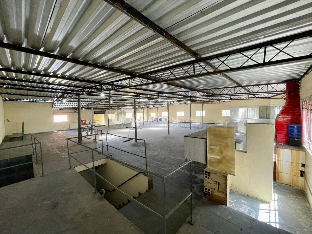 Prédio comercial no Jardim Santo André