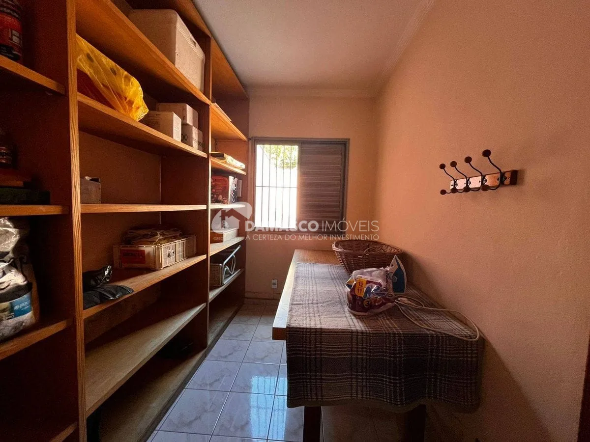 Casa térrea com 4 dorm, 2 suítes, 5 vagas no bairro Olímpico