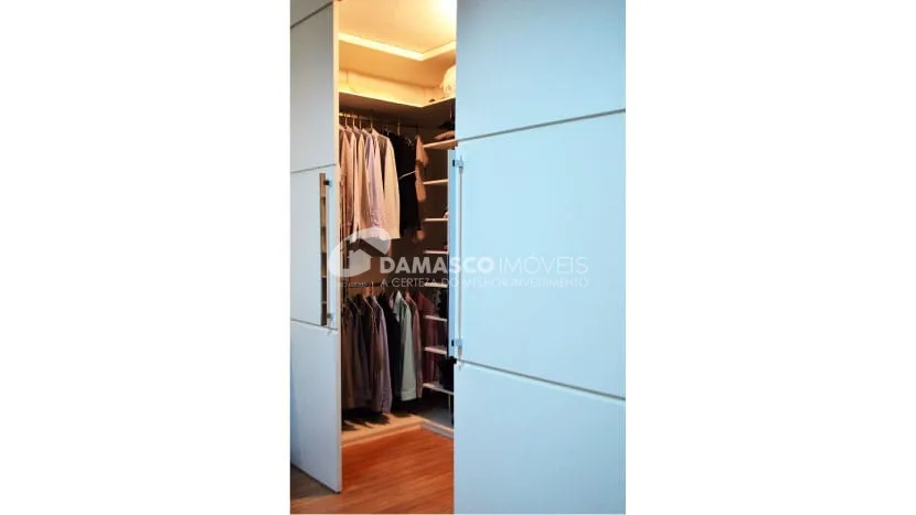 Sobrado à venda 3 Quartos, 1 Suite, 5 Vagas, 226M², Santa Maria, Santo André - SP