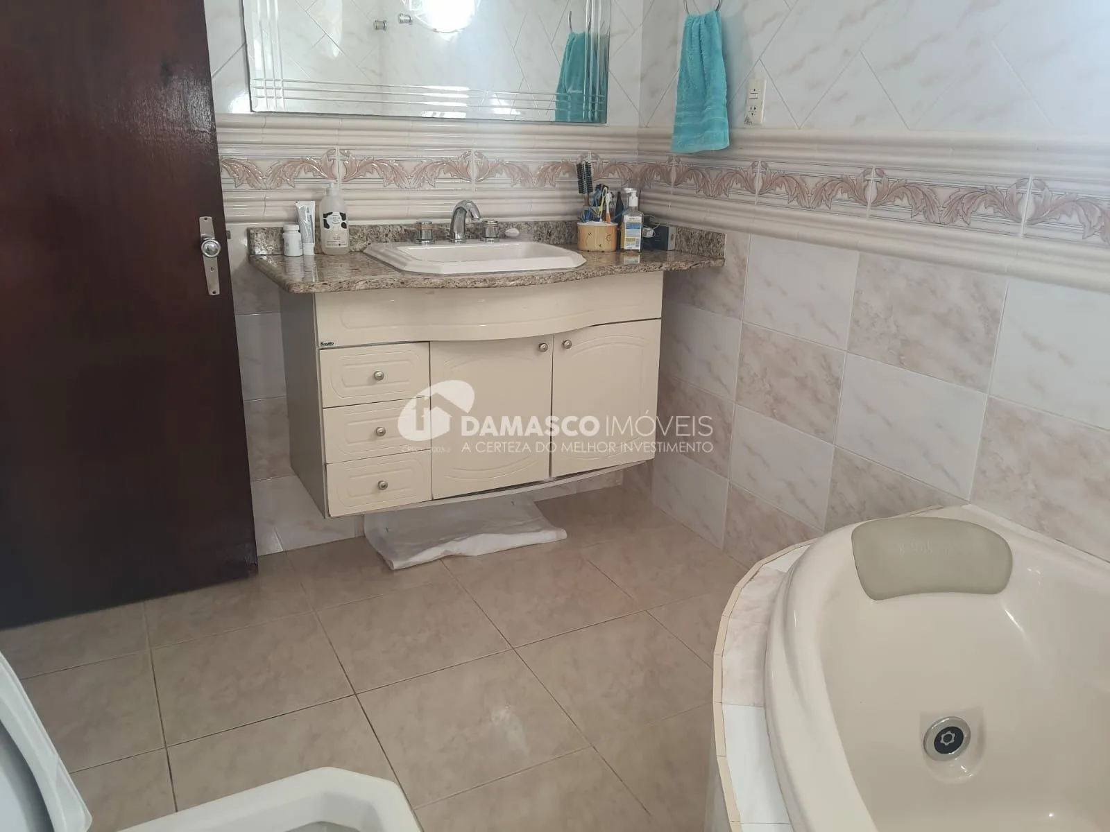 Sobrado à venda 3 Quartos, 1 Suite, 12 Vagas, 300M², Cerâmica, São Caetano do Sul - SP