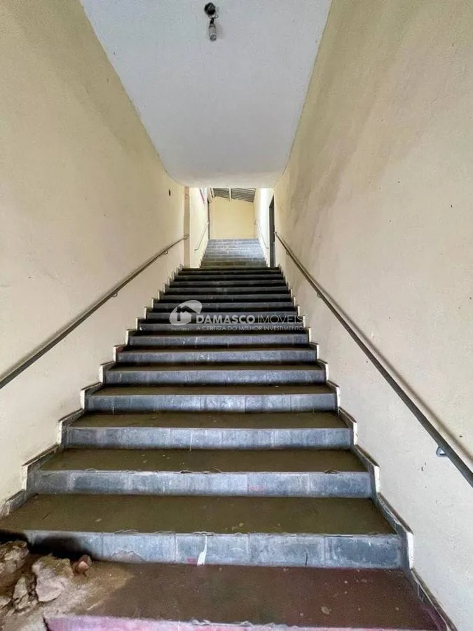 Prédio comercial no Jardim Santo André