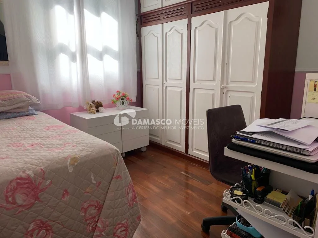 Sobrado à venda 3 Quartos, 1 Suite, 4 Vagas, 220M², Santa Maria, São Caetano do Sul - SP