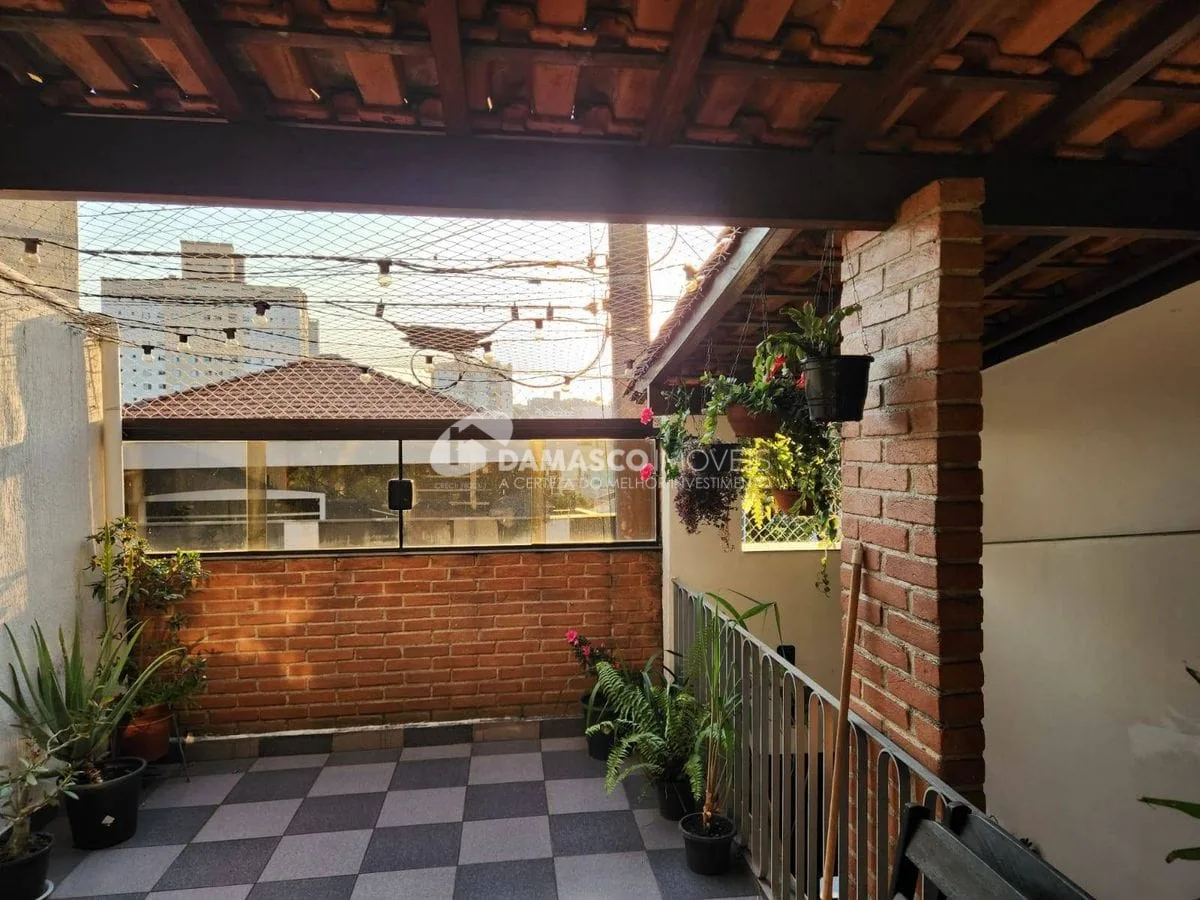 SOBRADO COM 3 SUÍTES