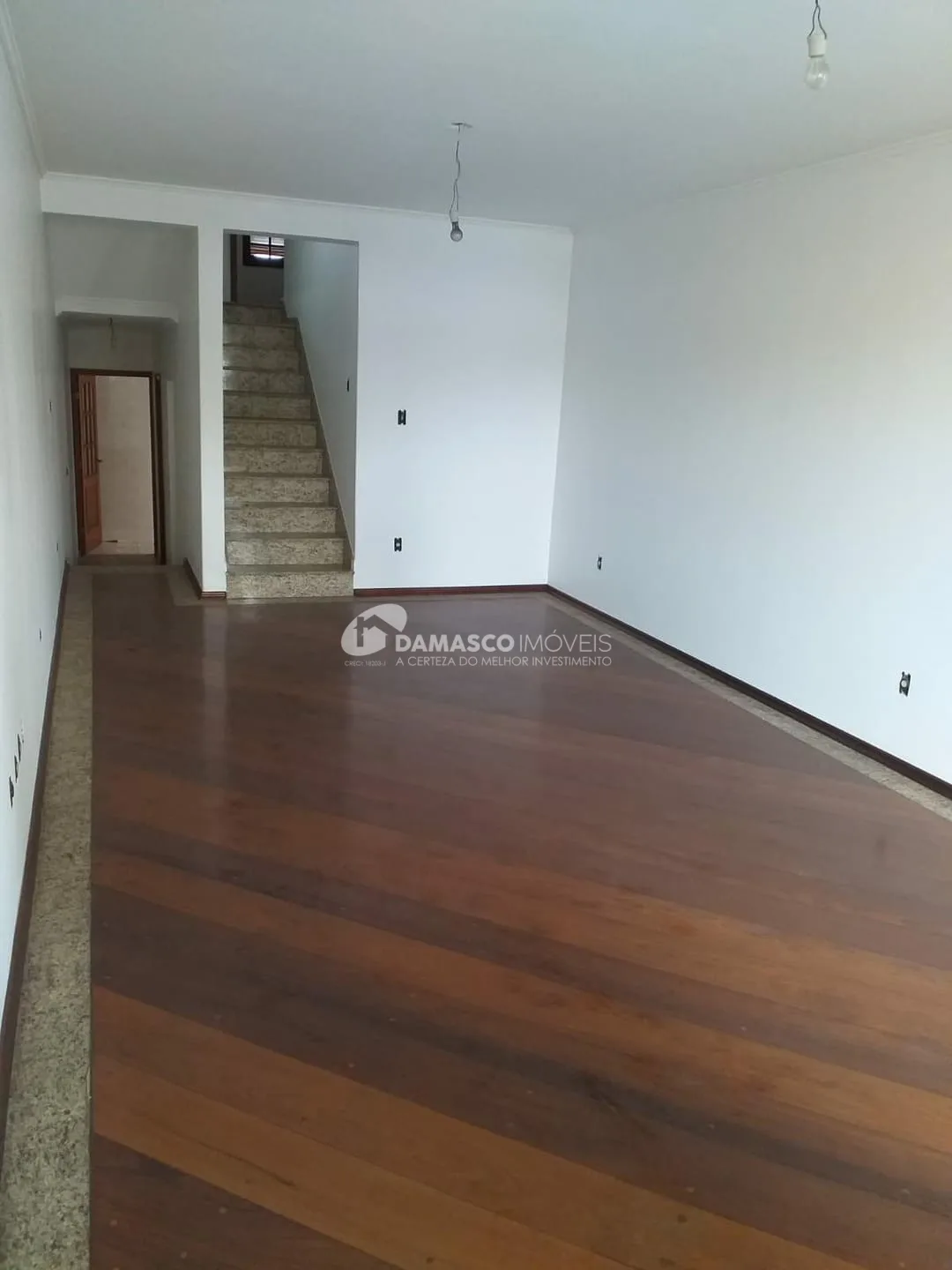 Sobrado à venda 3 Quartos, 1 Suite, 4 Vagas, 250M², Olímpico, São Caetano do Sul - SP