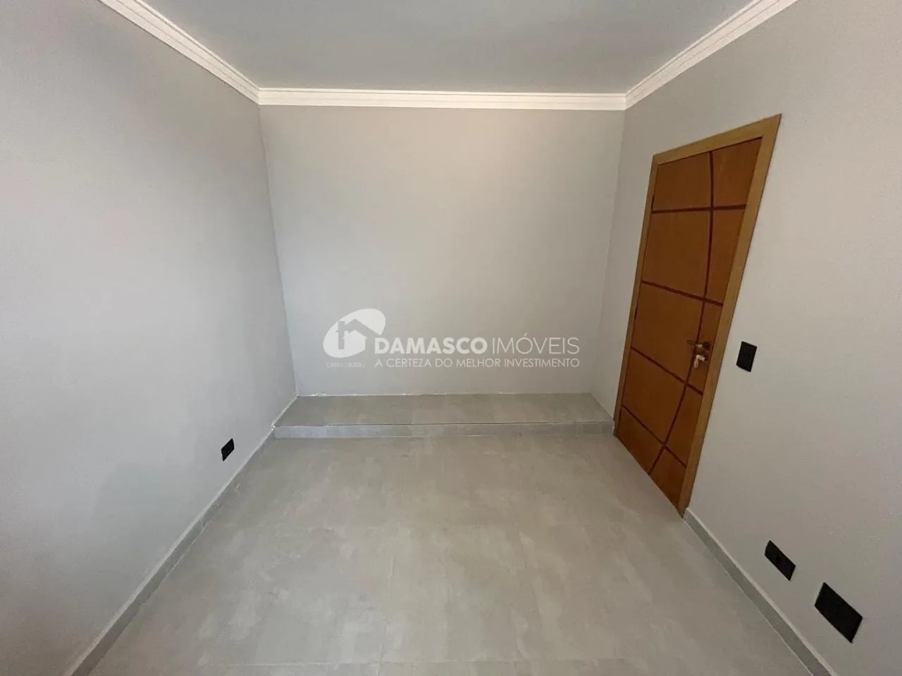 Casa Térrea Reformada à Venda na Nova Gerty, São Caetano do Sul | 2 Dormitórios | 2 Vagas